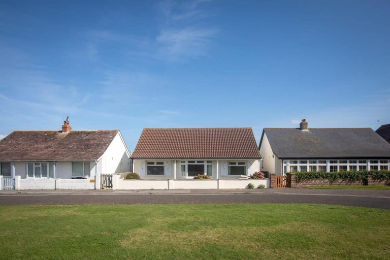 Others 4, Seaside detached 4bd home nr shops Parking Garden, West Sussex