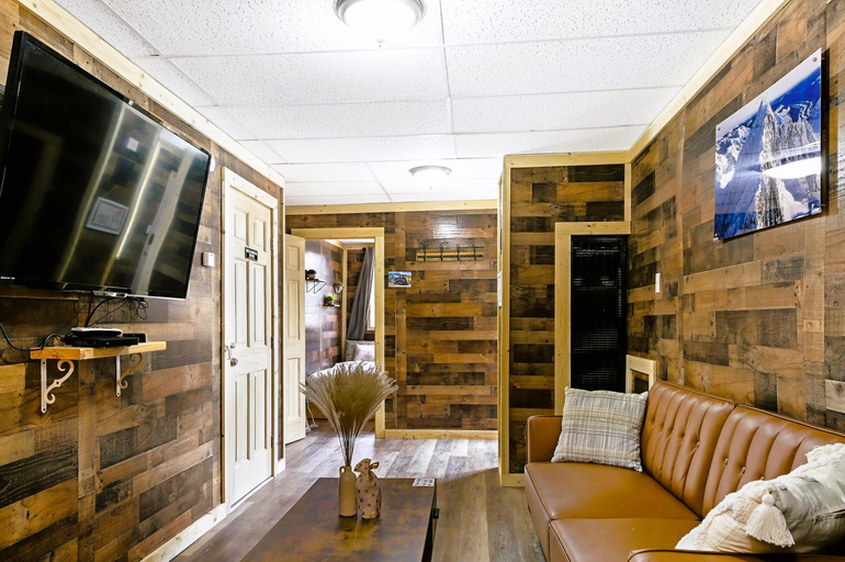 Others 5, Leadville Motor Lodge, Lake