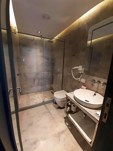 Bathroom 4, AHG ATLAS HOTEL TAKSİM, Beyoğlu