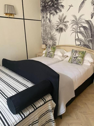 Bedroom 3, Baboon Room, Rome