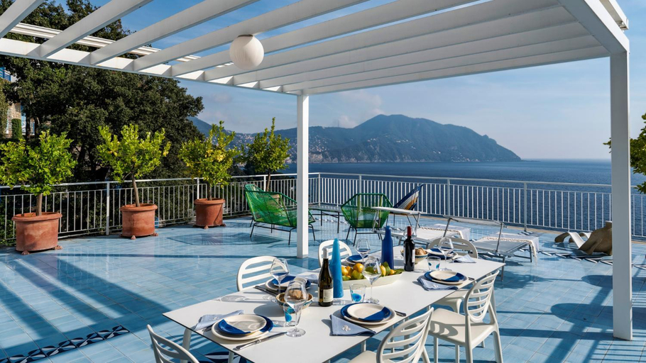 Food & Drinks, VILLA PONTI 6, Emma Villas, Genova