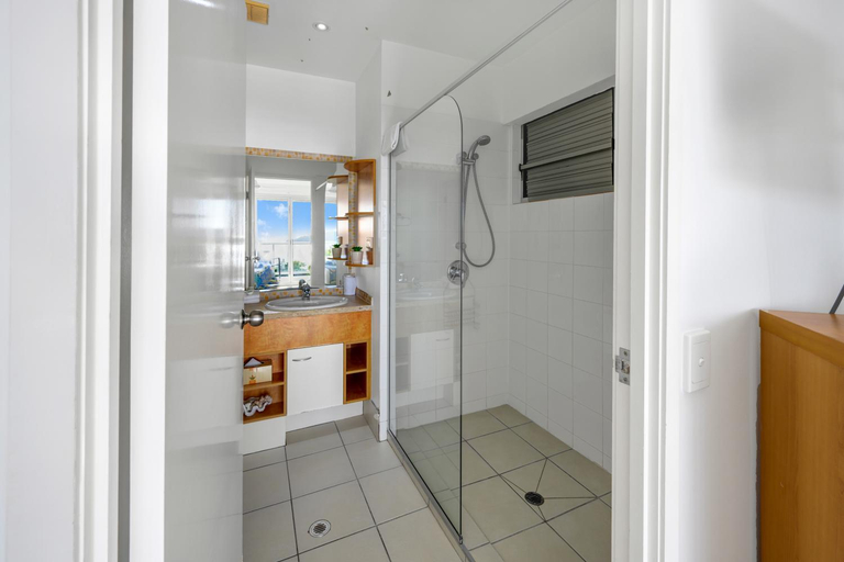 Bathroom 2, Ocean View Villas, Whitsunday