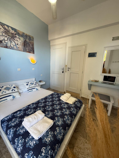 Others 4, Andy’s apartments, Crete