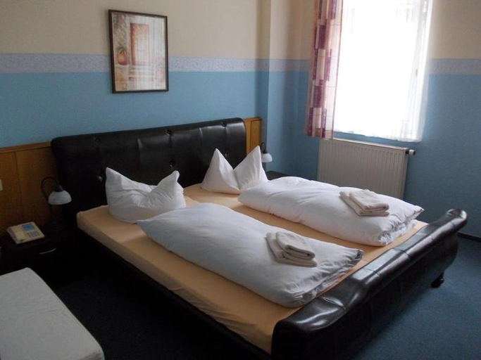 Bedroom 2, Hotel & Pension Plagwitzer Hof, Leipzig