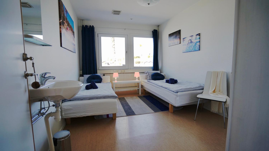 Others 4, Henans Hostel in the Marina, Orust