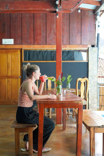 Others 4, Nuestra Casa, Tola