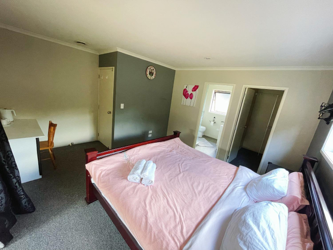Others 4, Self checkin master room with private bathroom, Hamilton