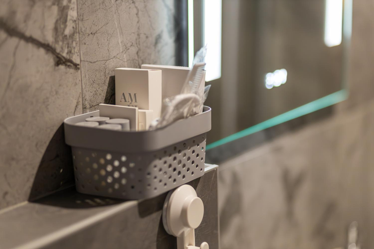 Bathroom 4, Drvena bajka, Bilje