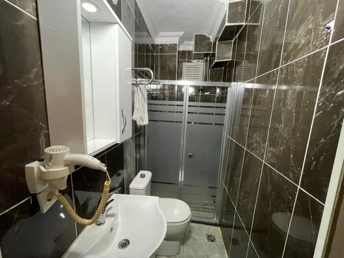 Bathroom 4, Grey House, Fatih