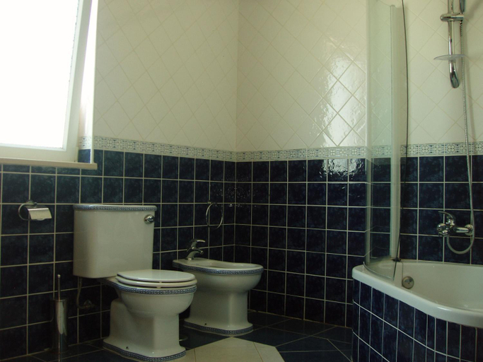 Bathroom 3, Villa Castelos, Quelfes, Eastern Algarve private pool, Olhão