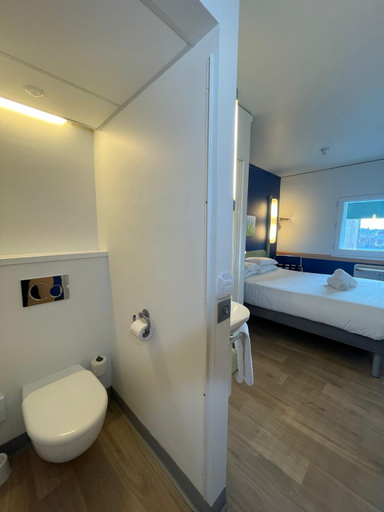 Bathroom 5, ibis budget Belfast City Centre, Belfast