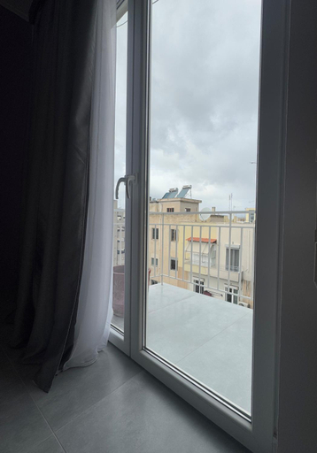 Others 5, Connect Suites, Attica