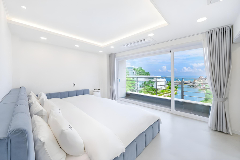 Bedroom 2, Gangneung The Gangmun Poolvilla and Spa Oceanview, Gangneung