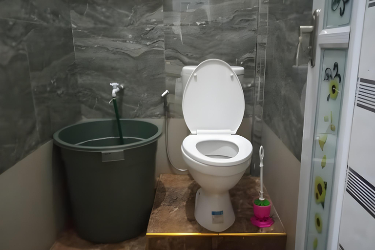 Bathroom 2, Hotel O White House SyariahNearOYO 93457 White House Syariah, Pekanbaru