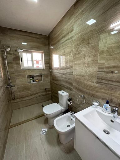 Bathroom, AB Rooms, Krujës