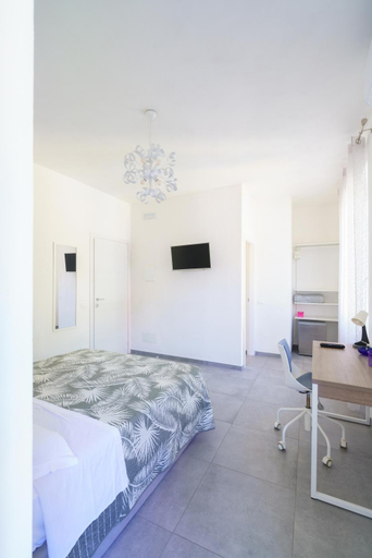Others 5, Home, La Spezia