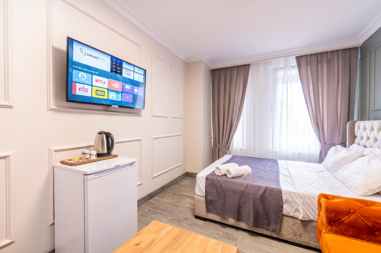 Bedroom 2, The Royal Luxury Hotel, Bakırköy