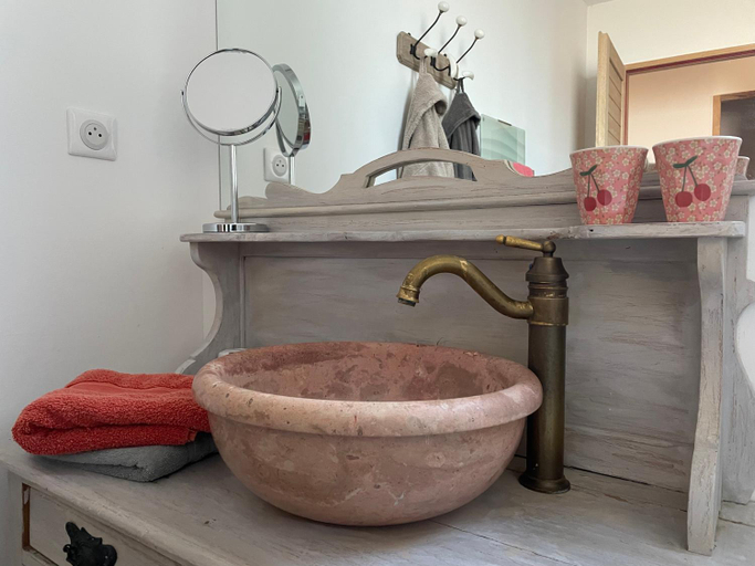 Bathroom 2, Cote Dentelles, Vaucluse