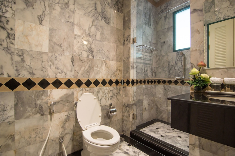 Bathroom 5, Kalanan Riverside Resort, Pak Kret