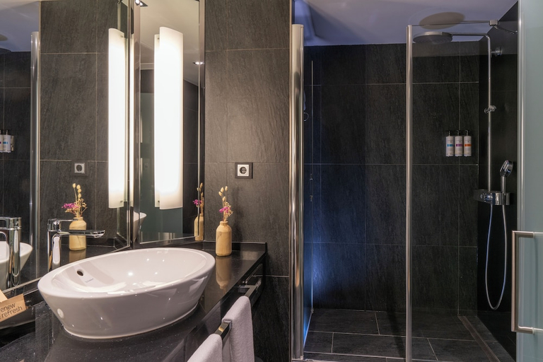 Bathroom 4, Pullman Madrid Airport & Feria, Madrid