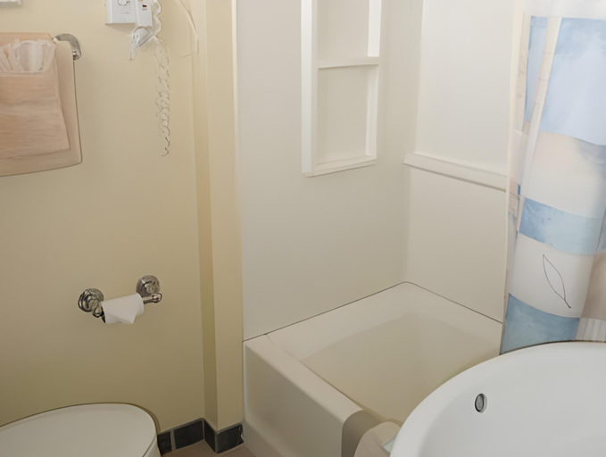 Bathroom 4, Marquis De Lafayette, Cape May