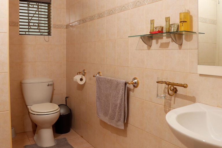 Bathroom 5, Zambezi Family Lodge - Rhino Room, Hwange