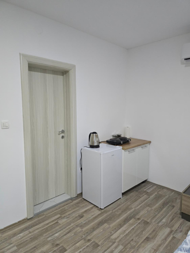 Others 5, Apartman Tolosi