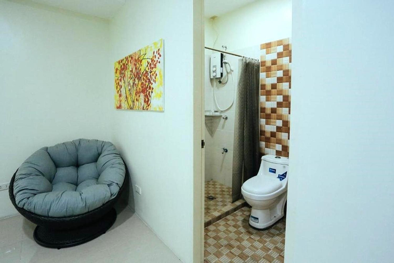 Bathroom 4, Ljenj Apartelle, Mabalacat