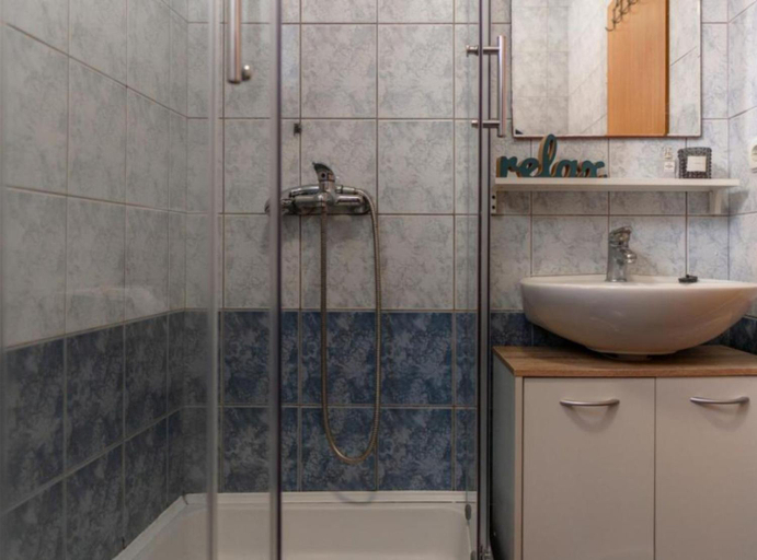 Bathroom 3, Lecek Cozy Apartments, Vir