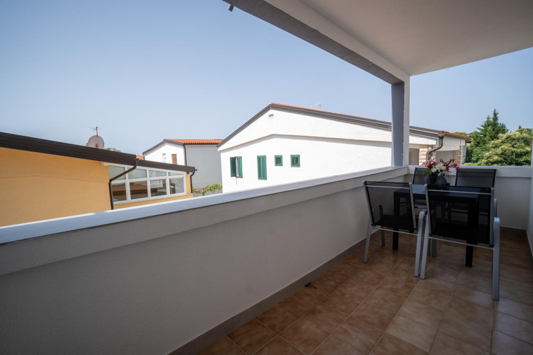 Others 4, Apartments Najam Skundric, Vir
