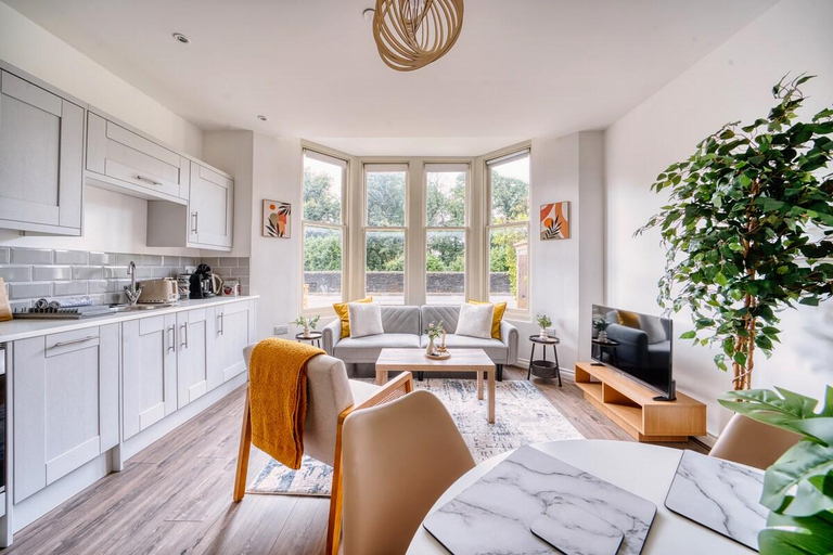 Others 5, Stunning 2 Bed by the City Centre & Bute Park, Cardiff