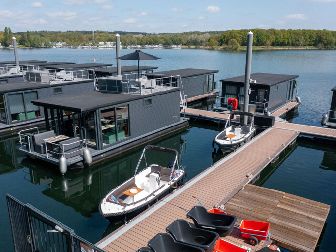 Others 5, Houseboat Mookerplas with a view, Mook en Middelaar