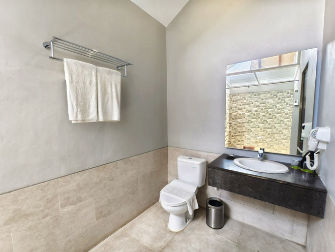 Bathroom 5, The West Cove Hotel, Serang