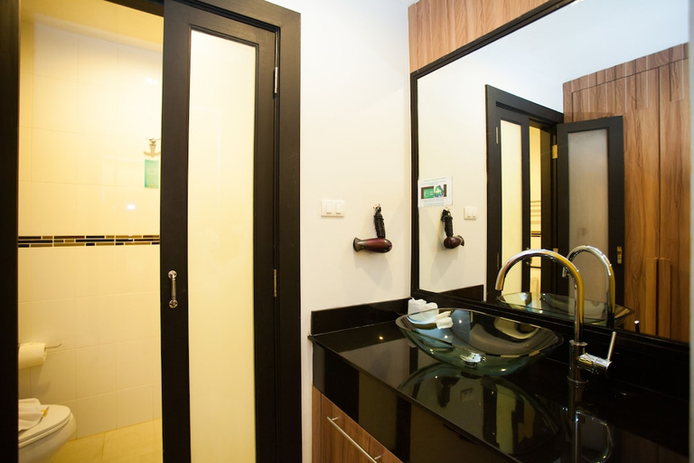 Bathroom 4, Must Sea Hotel, Phuket Island