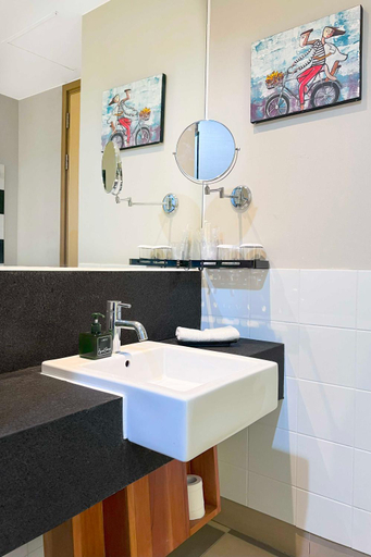 bathroom 4