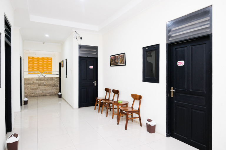 Others 5, RedDoorz Syariah near Solo Square Mall, Solo