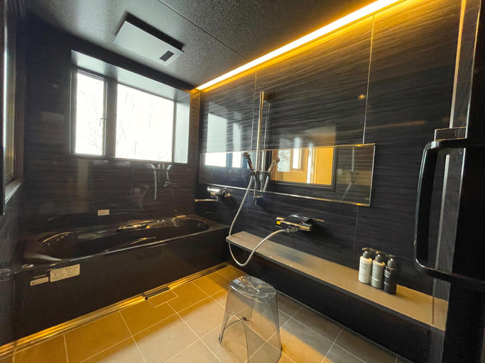 Bathroom, Little Grebe, Nagawa