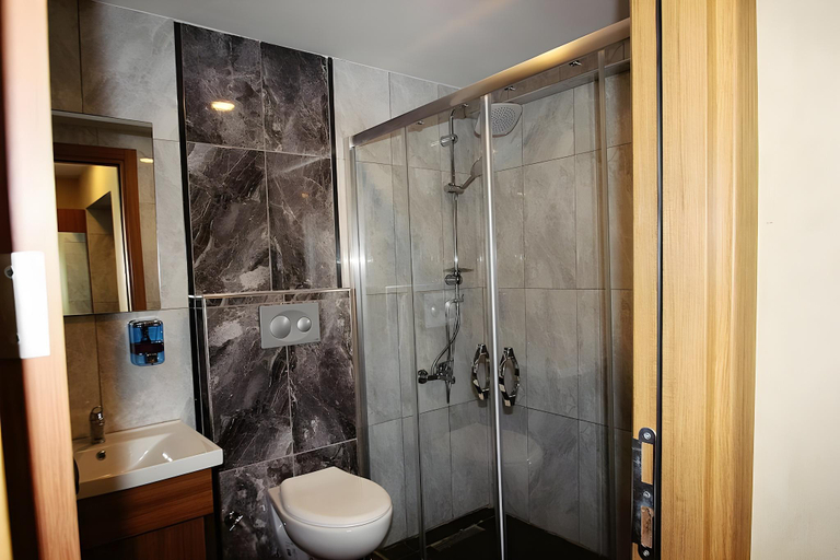 Bathroom 3, Green Palmiye Hotel, Avcılar