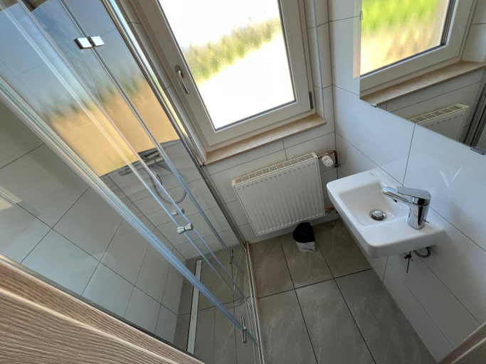 Bathroom 2, Pensionszimmer mit Gemeinschaftskuche, Vogelsbergkreis