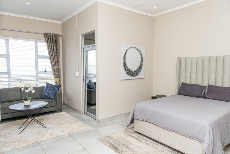 Others 4, 36 Emanzini Villa, Fezile Dabi