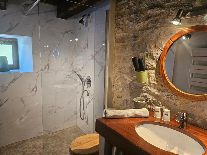 Bathroom 5, La Grange Padirac, Lot