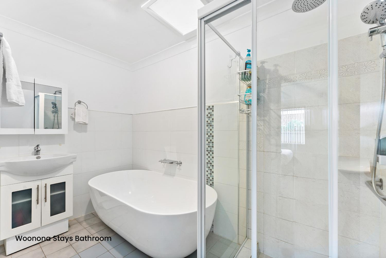 Bathroom, Woonona Stays, Wollongong - Inner
