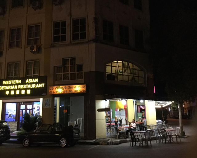 Exterior & Views