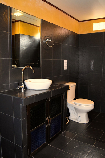 Bathroom 5, Lanta Pearl Beach Resort, Ko Lanta
