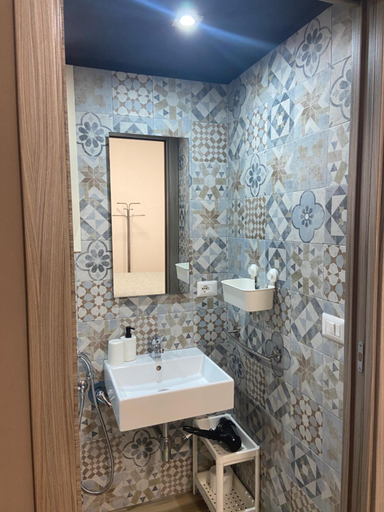 Bathroom 2, Annette Rooms, Bari