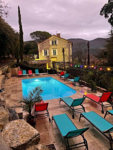 Sport & Beauty 2, Suite Petite -Nice - SPA-JACUZZI - MASSAGE- SAUNA - 4 SAISONS - Piscine Chauffee Toute l'annee - POO, Drôme