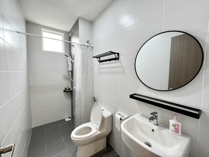 Bathroom, Middle Town Breezy Stay {Novo8} 4pax-Wifi, Malacca City