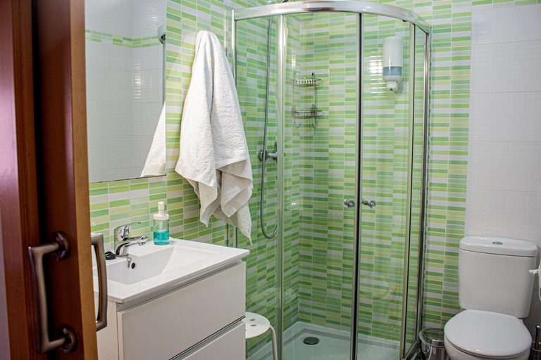 Bathroom 2, Apartamentos Turisticos Domus Aquae, Badajoz