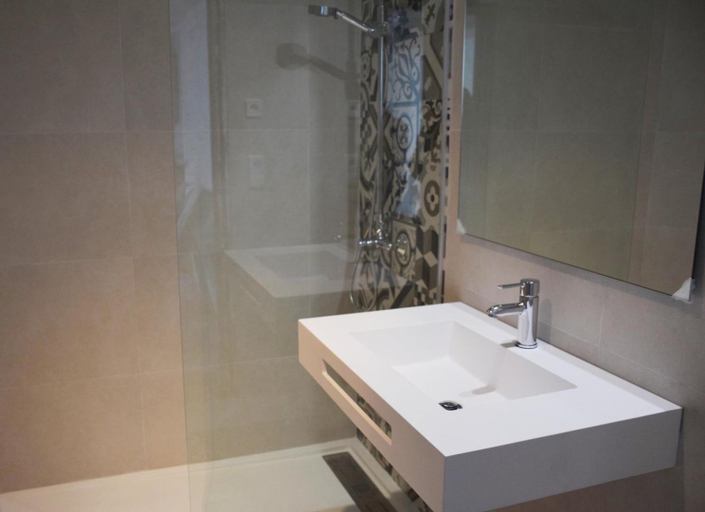 Bathroom, Playa Moreia, Baleares