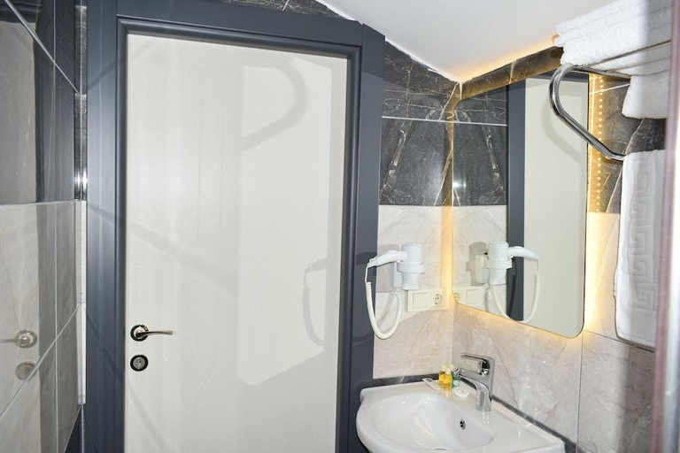 Bathroom 2, avcilar garden hotel Istanbul, Avcılar